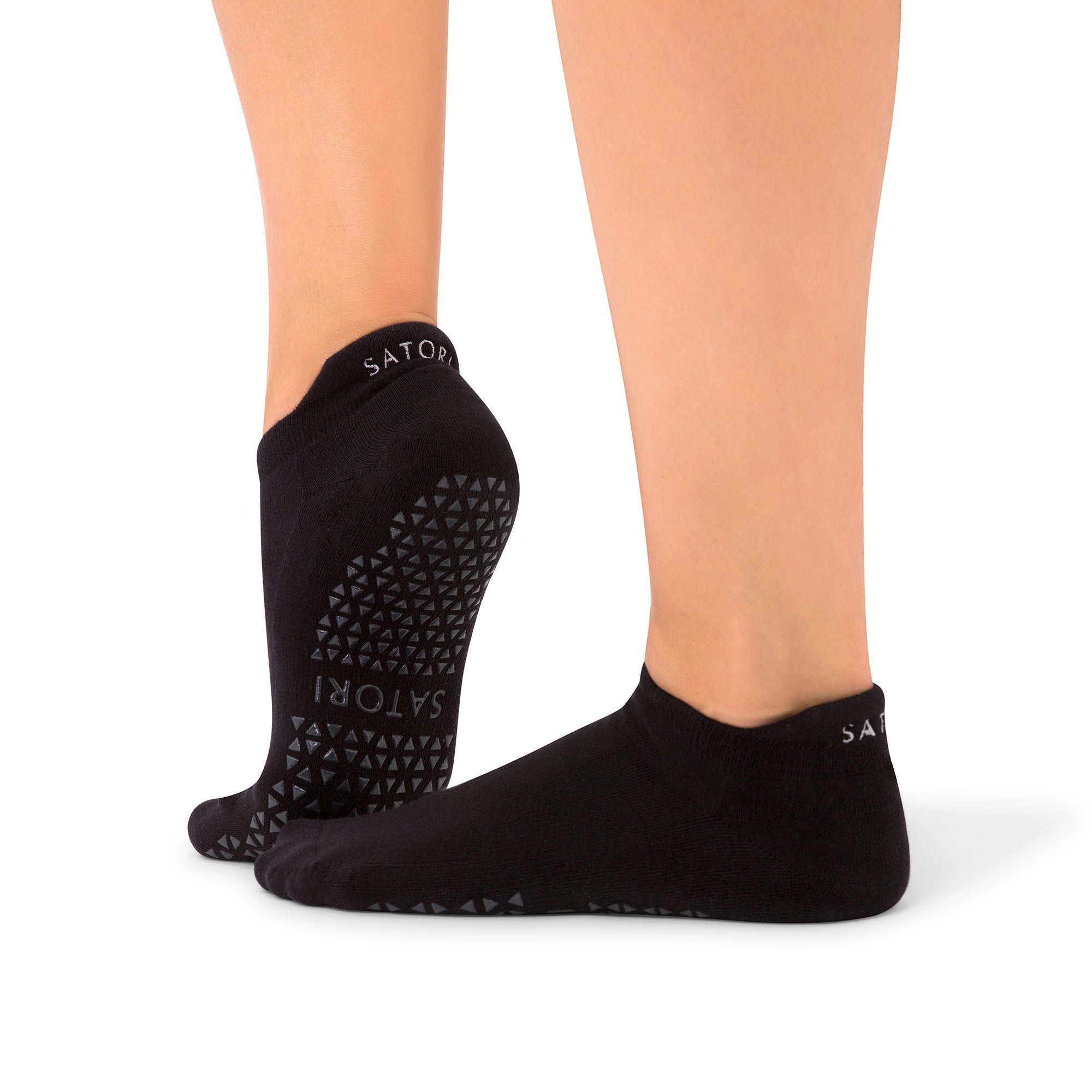 Close-up of Hana Midnight full-coverage socks on a yoga mat in the UAE